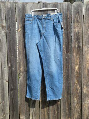 NWT Universal Thread 90s Straight Leg Jeans Sz 18 Medium Wash Lightly Distressed